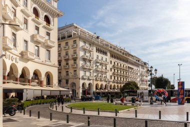 THESSALONIKI, GREECE - 22 Eylül 2019: Yunanistan 'ın orta Makedonya kenti Selanik' teki Aristo Meydanı 'nın panoramik manzarası