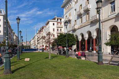 THESSALONIKI, GREECE - 22 Eylül 2019: Yunanistan 'ın orta Makedonya kenti Selanik' teki Aristo Meydanı 'nın panoramik manzarası