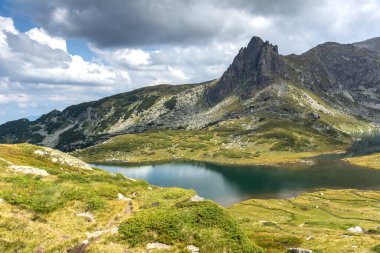 The Seven Rila Lakes, Rila Mountain, Bulgaristan 'daki İkiz Göl' ün muhteşem manzarası