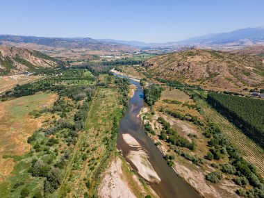 Bulgaristan 'ın Petrich vadisinden geçen Struma nehrinin hava manzarası