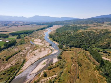 Bulgaristan 'ın Petrich vadisinden geçen Struma nehrinin hava manzarası