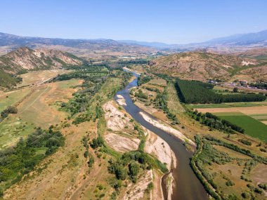 Bulgaristan 'ın Petrich vadisinden geçen Struma nehrinin hava manzarası