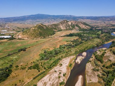 Bulgaristan 'ın Petrich vadisinden geçen Struma nehrinin hava manzarası