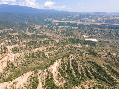 Kresna kum piramitlerinin hava manzarası, Blagoevgrad bölgesi, Bulgaristan