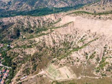 Kresna kum piramitlerinin hava manzarası, Blagoevgrad bölgesi, Bulgaristan