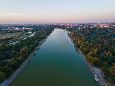Bulgaristan 'ın Filibe kentindeki Kürek Mekanı' nın hava gün batımı manzarası