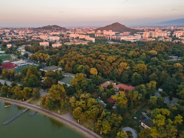 Bulgaristan 'ın Filibe kentindeki Kürek Mekanı' nın hava gün batımı manzarası