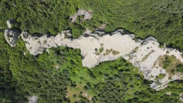 Belintashの空中ビュー 古代の聖域は ロドペ山脈 ブルガリアの神Sabaziosに捧げ — ストック動画