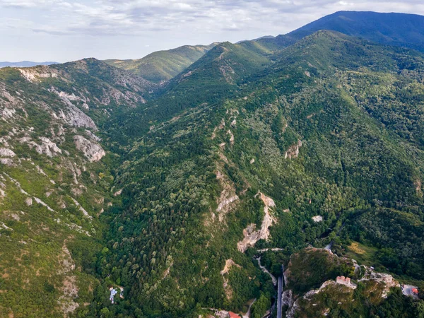 Vista Aérea Das Montanhas Rhodope Perto Cidade Asenovgrad Região Plovdiv — Fotografia de Stock