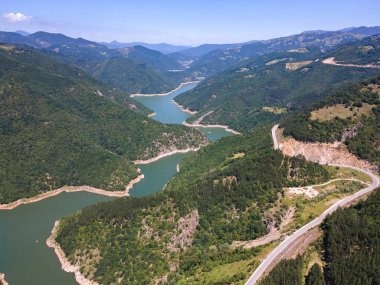 Bulgaristan 'ın Smolyan Bölgesi, Tsankov kamak Barajı' nın hava manzarası