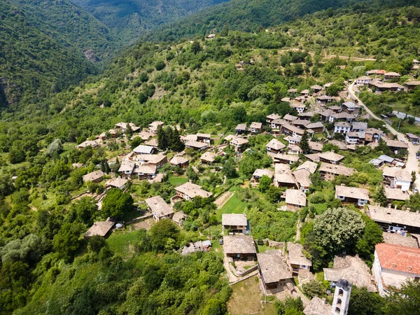 Letecký Pohled Vesnici Kovachevitsa Autentickými Domy Devatenáctého Století Blagoevgrad Region — Stock fotografie