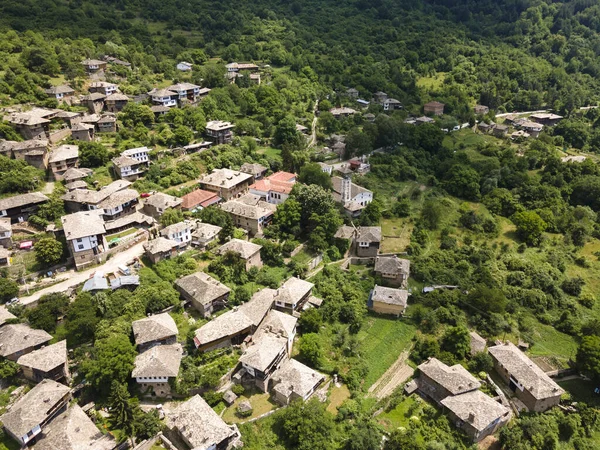 Letecký Pohled Vesnici Kovachevitsa Autentickými Domy Devatenáctého Století Blagoevgrad Region — Stock fotografie