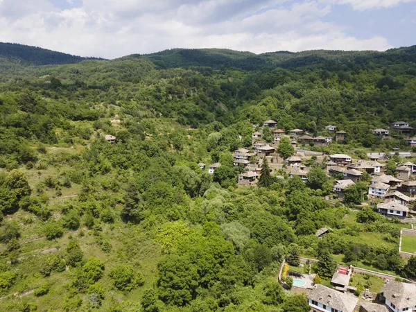 保加利亚Blagoevgrad地区Kovachevitsa村的空中景观 — 图库照片
