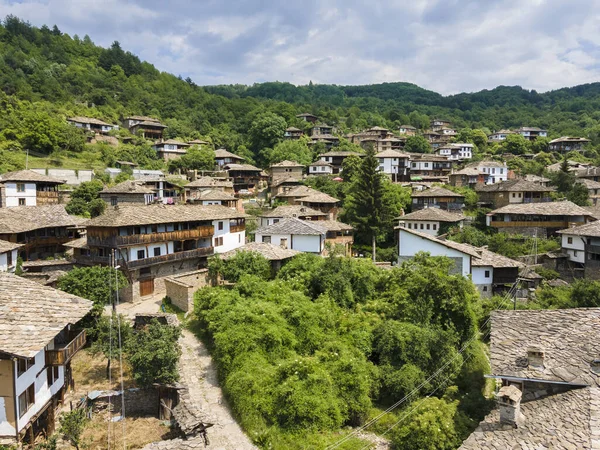 Bulgaristan Blagoevgrad Bölgesi Otantik Yüzyıl Evleriyle Kovaçevitsa Köyü Nün Havadan — Stok fotoğraf