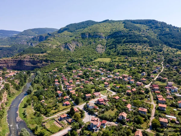 Bulgaristan 'ın Balkan Dağları, Çerovo köyünün hava manzarası