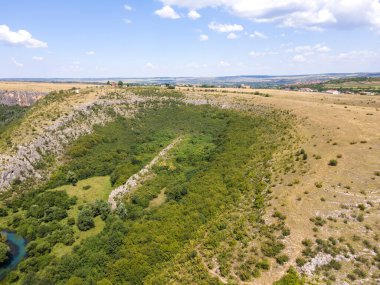 Bulgaristan 'ın Altın Panega Nehri boyunca Iskar Panega Geopark' ın hava manzarası