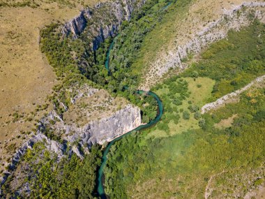 Bulgaristan 'ın Altın Panega Nehri boyunca Iskar Panega Geopark' ın hava manzarası