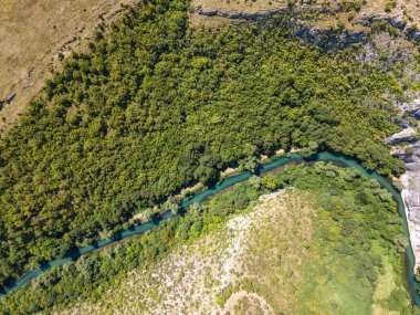 Bulgaristan 'ın Altın Panega Nehri boyunca Iskar Panega Geopark' ın hava manzarası