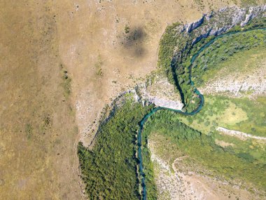Bulgaristan 'ın Altın Panega Nehri boyunca Iskar Panega Geopark' ın hava manzarası