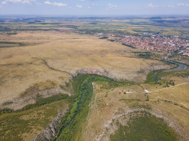 Bulgaristan 'ın Altın Panega Nehri boyunca Iskar Panega Geopark' ın hava manzarası