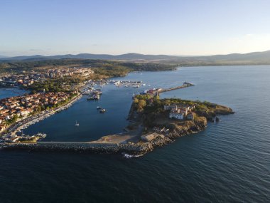 Bulgaristan 'ın Burgaz Bölgesi' nin eski Sozopol kentinin hava gün batımı manzarası
