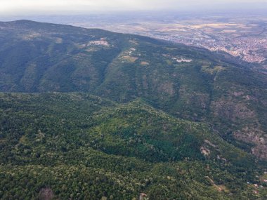 Bulgaristan 'ın Filibe Bölgesi Asenovgrad kasabası yakınlarındaki Rodop Dağları' nın şaşırtıcı hava manzarası