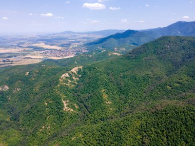 Bulgaristan 'ın Filibe Bölgesi' ndeki Oreshets Köyü yakınlarındaki Rodop Dağları 'nın hava manzarası