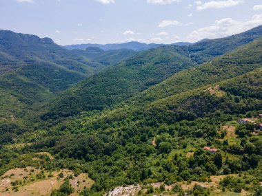 Bulgaristan 'ın Filibe Bölgesi' ndeki Oreshets Köyü yakınlarındaki Rodop Dağları 'nın hava manzarası