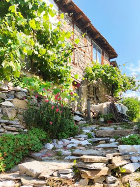 19. yüzyıldan kalma otantik evleri olan Delchevo köyü, Blagoevgrad bölgesi, Bulgaristan