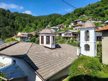 19. yüzyıldan kalma otantik evleri olan Delchevo köyü, Blagoevgrad bölgesi, Bulgaristan