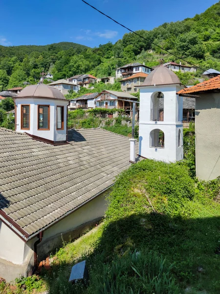 19. yüzyıldan kalma otantik evleri olan Delchevo köyü, Blagoevgrad bölgesi, Bulgaristan