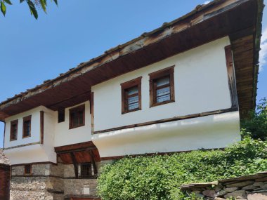 Otantik ondokuzuncu yüzyıl evleriyle Leshten Köyü, Blagoevgrad Bölgesi, Bulgaristan