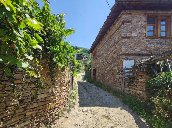 Dorp Leshten Met Authentieke Negentiende Eeuwse Huizen Regio Blagoevgrad Bulgarije — Stockfoto