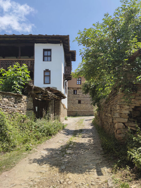 Село Лештен с аутентичными домами девятнадцатого века, Благоевградская область, Болгария
