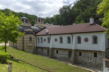 Bulgaristan 'ın başkenti Sofya' daki Lyulin Dağı 'ndaki Kutsal Üçlü Manastırı' na adanmış Ortodoks Divotino Manastırı