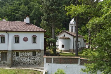 Bulgaristan 'ın başkenti Sofya' daki Lyulin Dağı 'ndaki Kutsal Üçlü Manastırı' na adanmış Ortodoks Divotino Manastırı