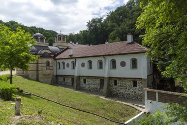 Bulgaristan 'ın başkenti Sofya' daki Lyulin Dağı 'ndaki Kutsal Üçlü Manastırı' na adanmış Ortodoks Divotino Manastırı