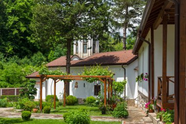 Bulgaristan 'ın başkenti Sofya' daki Lyulin Dağı 'ndaki Kutsal Üçlü Manastırı' na adanmış Ortodoks Divotino Manastırı