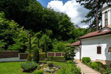 Bulgaristan 'ın başkenti Sofya' daki Lyulin Dağı 'ndaki Kutsal Üçlü Manastırı' na adanmış Ortodoks Divotino Manastırı