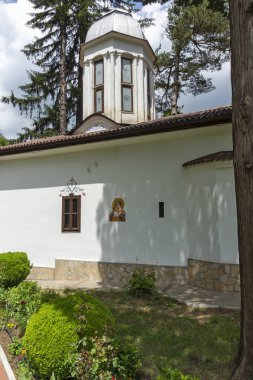 Bulgaristan 'ın başkenti Sofya' daki Lyulin Dağı 'ndaki Kutsal Üçlü Manastırı' na adanmış Ortodoks Divotino Manastırı