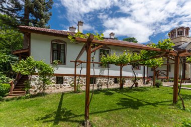 Bulgaristan 'ın başkenti Sofya' daki Lyulin Dağı 'ndaki Kutsal Üçlü Manastırı' na adanmış Ortodoks Divotino Manastırı