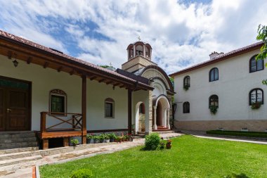 Bulgaristan 'ın başkenti Sofya' daki Lyulin Dağı 'ndaki Kutsal Üçlü Manastırı' na adanmış Ortodoks Divotino Manastırı