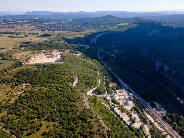 Vista Aérea Del Río Iskar Pasando Cerca Del Pueblo Karlukovo —  Fotos de Stock