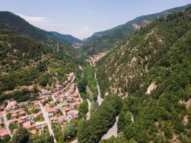 Bulgaristan 'ın Filibe Bölgesi' ndeki Bachkovo köyünün şaşırtıcı hava manzarası