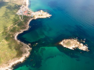 Bulgaristan 'ın Burgaz Bölgesi Arkutino bölgesindeki Yılan Adası' nın havadan görüntüsü