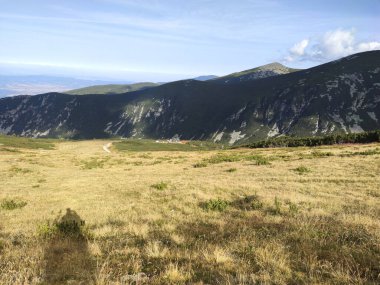 Musala tepesi ve Yastrebets, Rila Dağı, Bulgaristan yakınlarındaki inanılmaz gün batımı manzarası