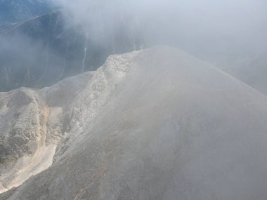 Bulgaristan 'ın Vihren Tepesi, Pirin Dağı' nın şaşırtıcı hava manzarası