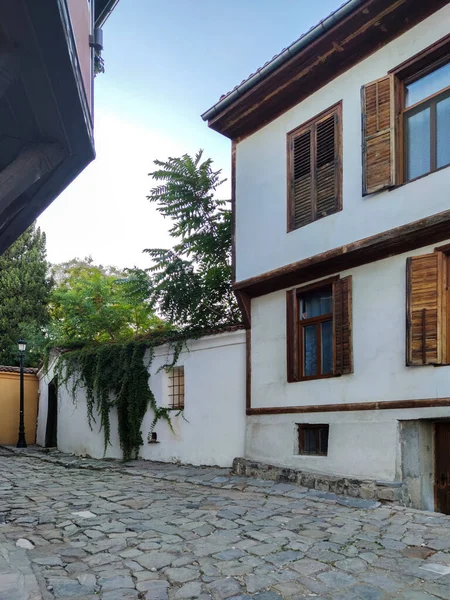 プロヴディフ ブルガリア 2020年9月4日 通りと19世紀の建築と歴史的保護区の家ブルガリアのプロヴディフの旧市街 — ストック写真