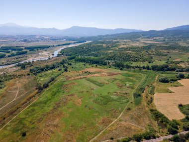 Bulgaristan 'ın Petrich Vadisi' nden geçen Struma nehrinin şaşırtıcı hava manzarası