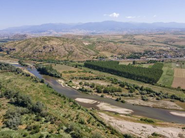 Bulgaristan 'ın Petrich Vadisi' nden geçen Struma nehrinin şaşırtıcı hava manzarası